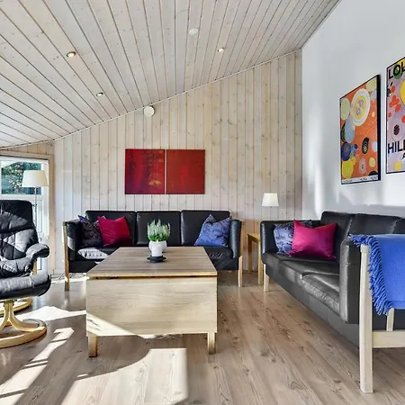 펜션 4 Bedroom Lovely In Romo