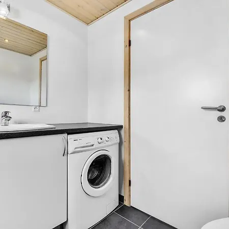 펜션 4 Bedroom Lovely In Romo *