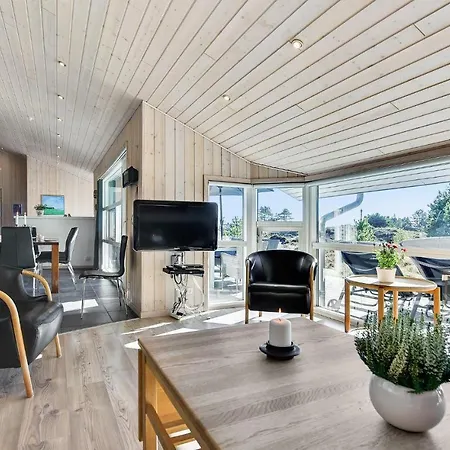 4 Bedroom Lovely In Romo 펜션 *